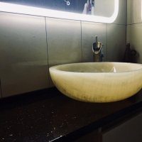 Уход за раковиной из оникса