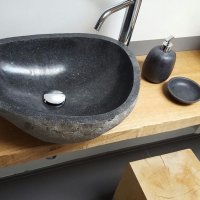 Трещины на раковине из камня