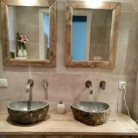 Раковина из речного камня для ванной комнаты